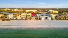 Stones Throw Beachfront Family Suite #3 VIEWS